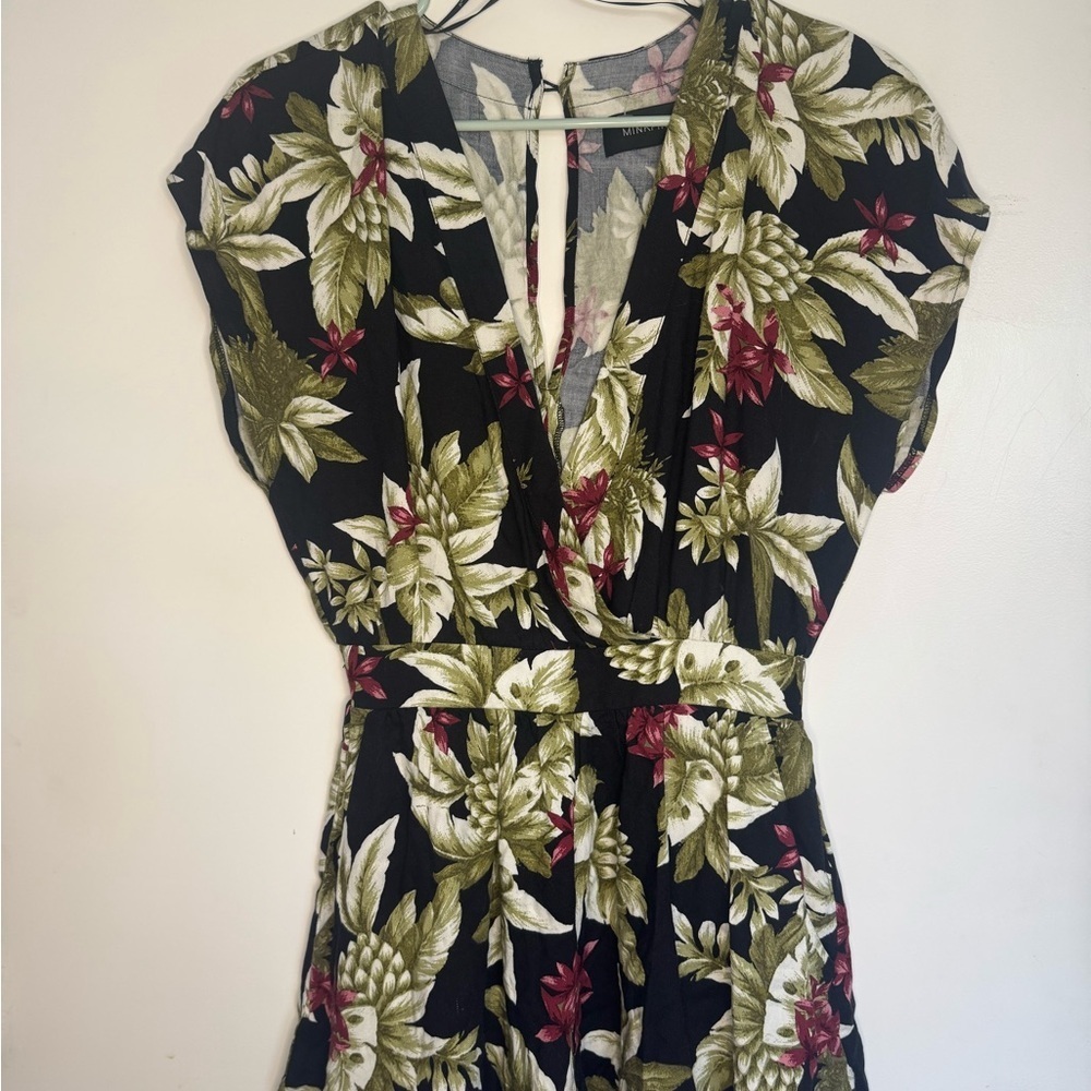 MINKPINK Floral V-Neck Romper 🌸 Size XS EXTRA SMALL 🌸 - Picture 1 of 4
